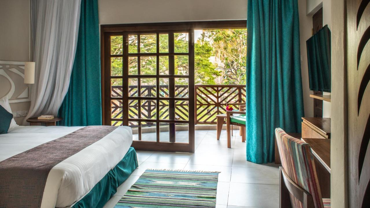 Neptune Village Beach Resort & Spa Galu 외부 사진