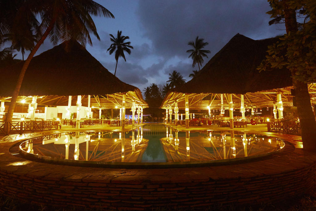 Neptune Village Beach Resort & Spa Galu 외부 사진