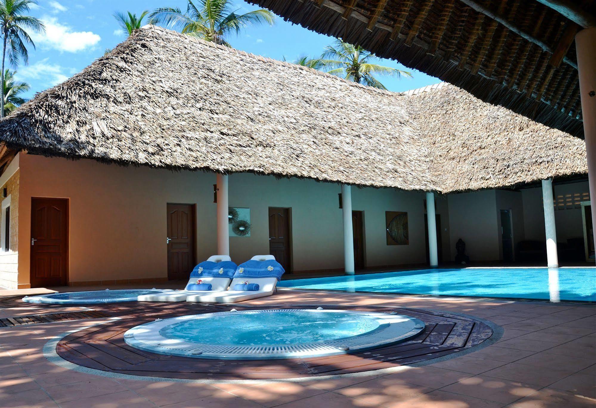 Neptune Village Beach Resort & Spa Galu 외부 사진