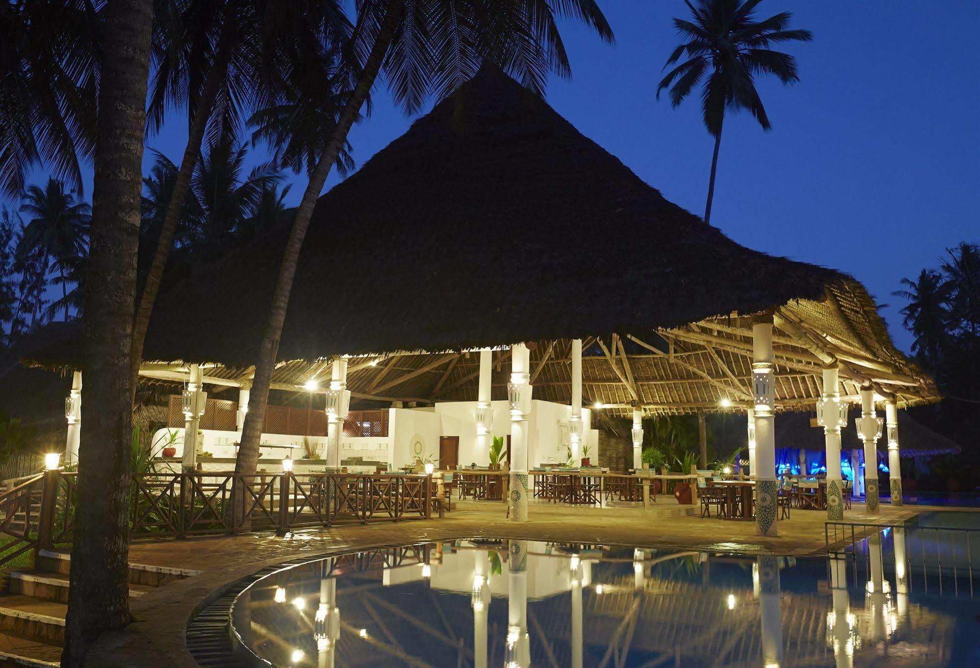 Neptune Village Beach Resort & Spa Galu 외부 사진