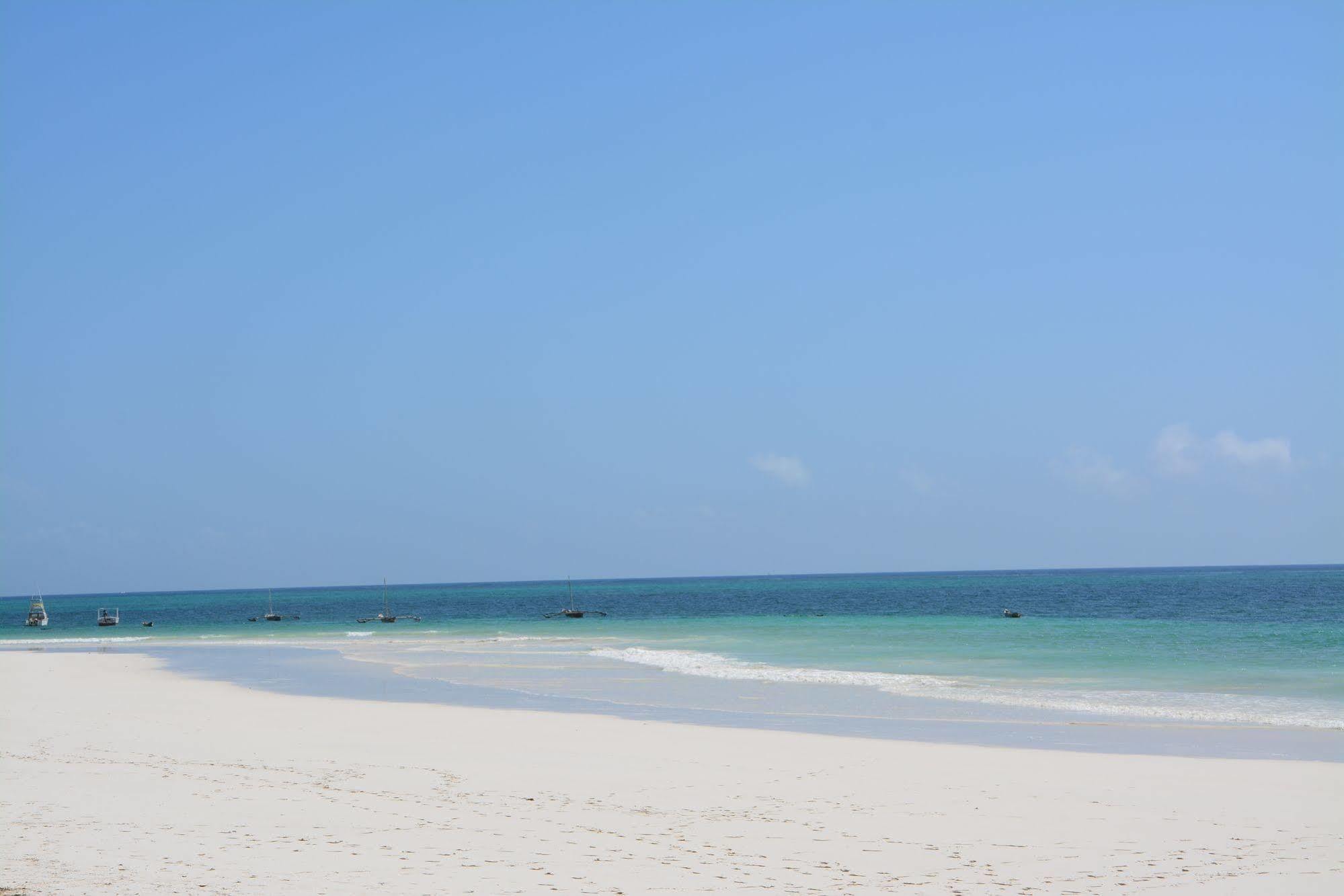 Neptune Village Beach Resort & Spa Galu 외부 사진