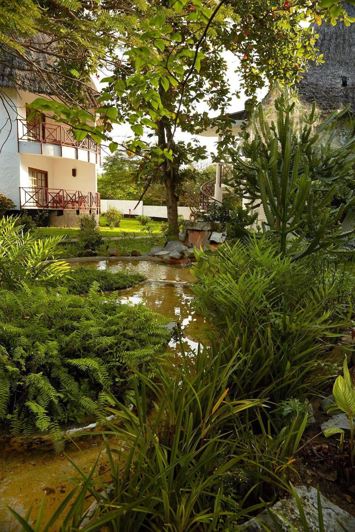 Neptune Village Beach Resort & Spa Galu 외부 사진