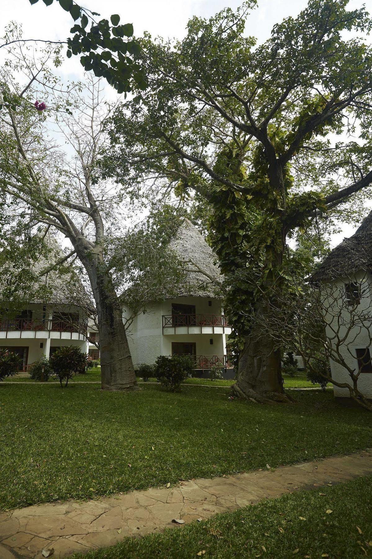 Neptune Village Beach Resort & Spa Galu 외부 사진